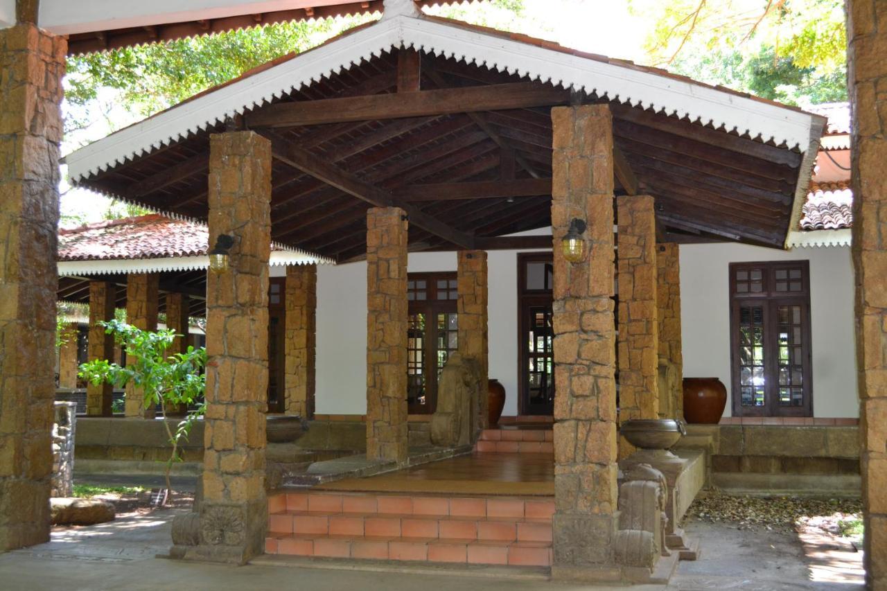 Palm Garden Village Hotel Anurâdhapura Extérieur photo