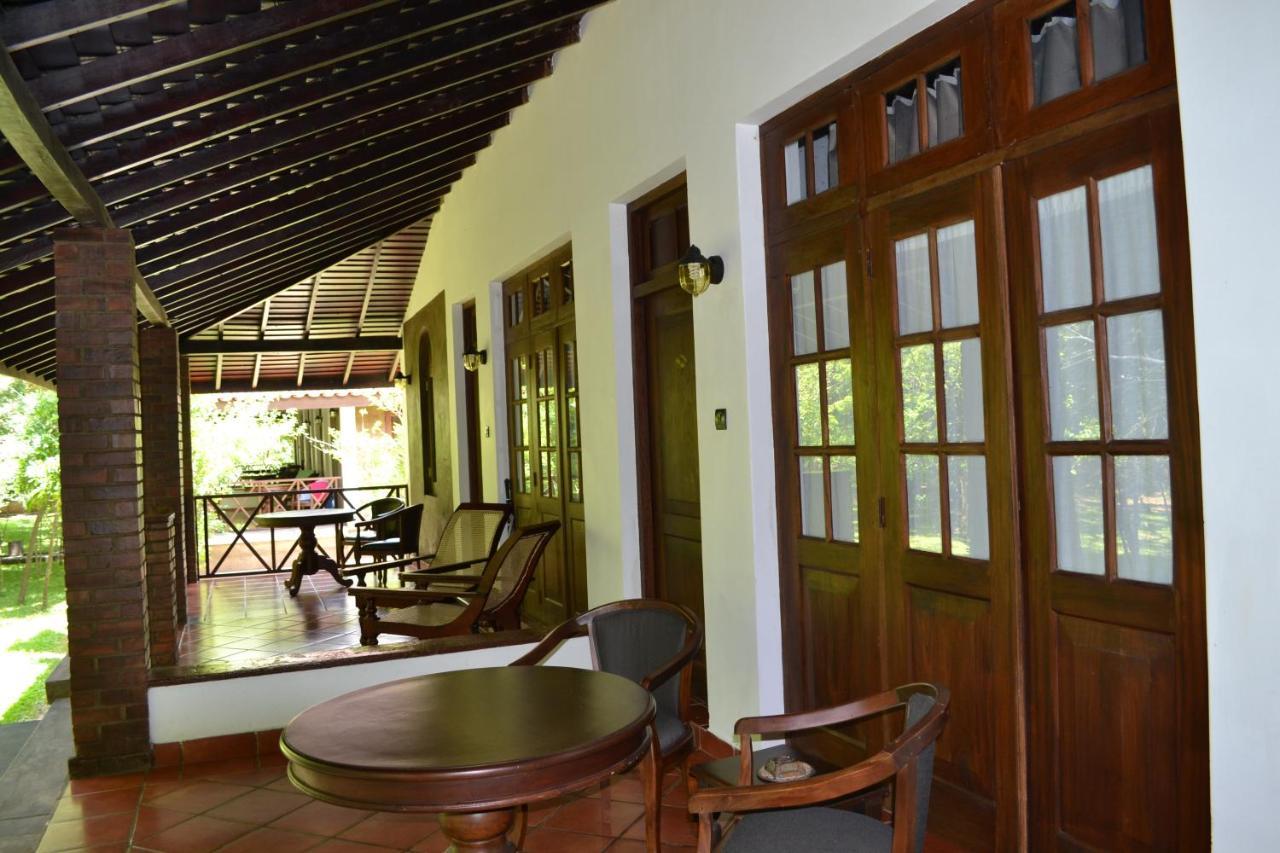 Palm Garden Village Hotel Anurâdhapura Extérieur photo